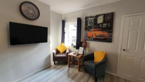 Contractors, City Centre, Parking, 3 Double Rooms, Netflix, Cosy!